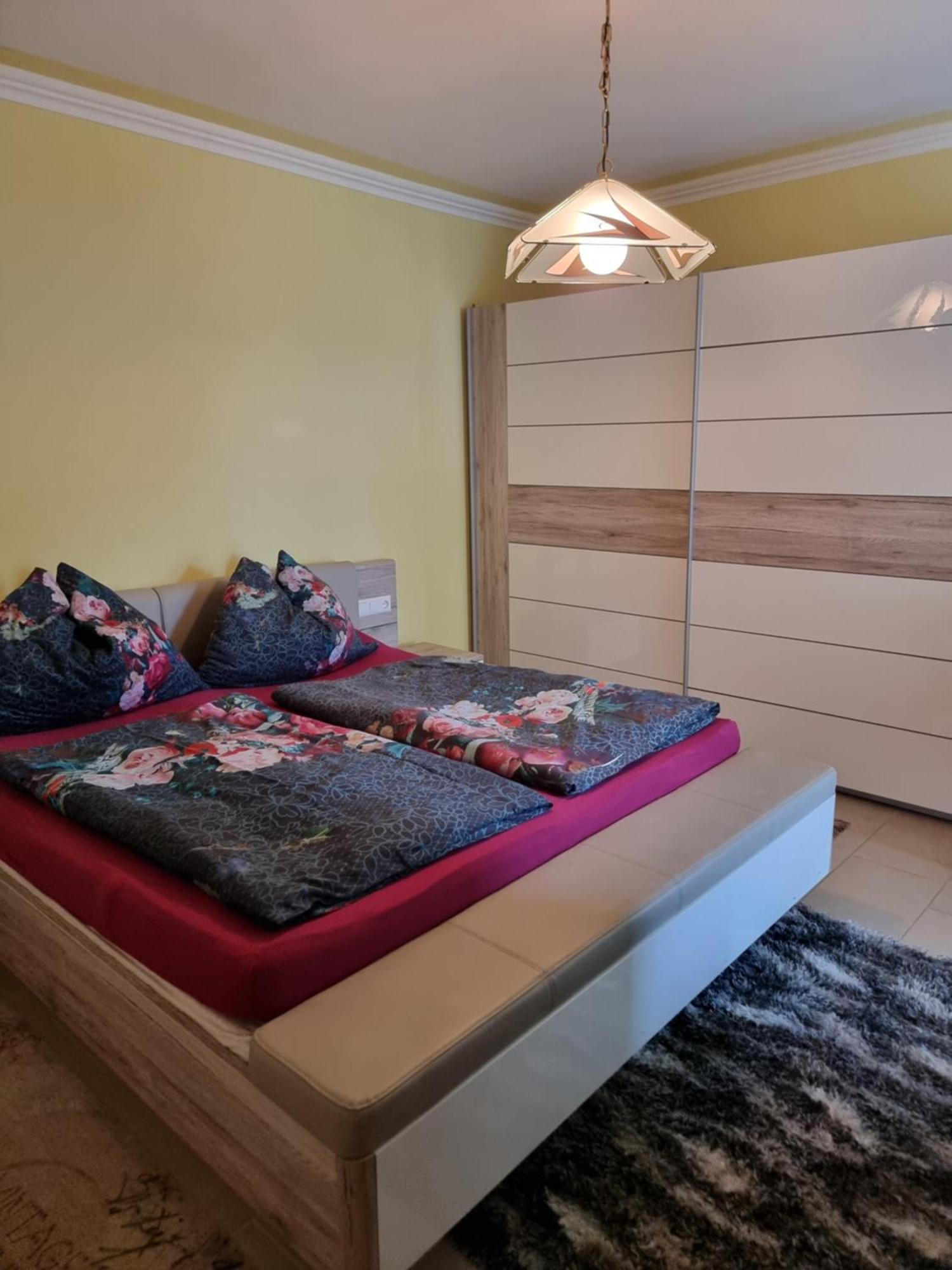 Ferienhaus Burgblick Treffen Szoba fotó