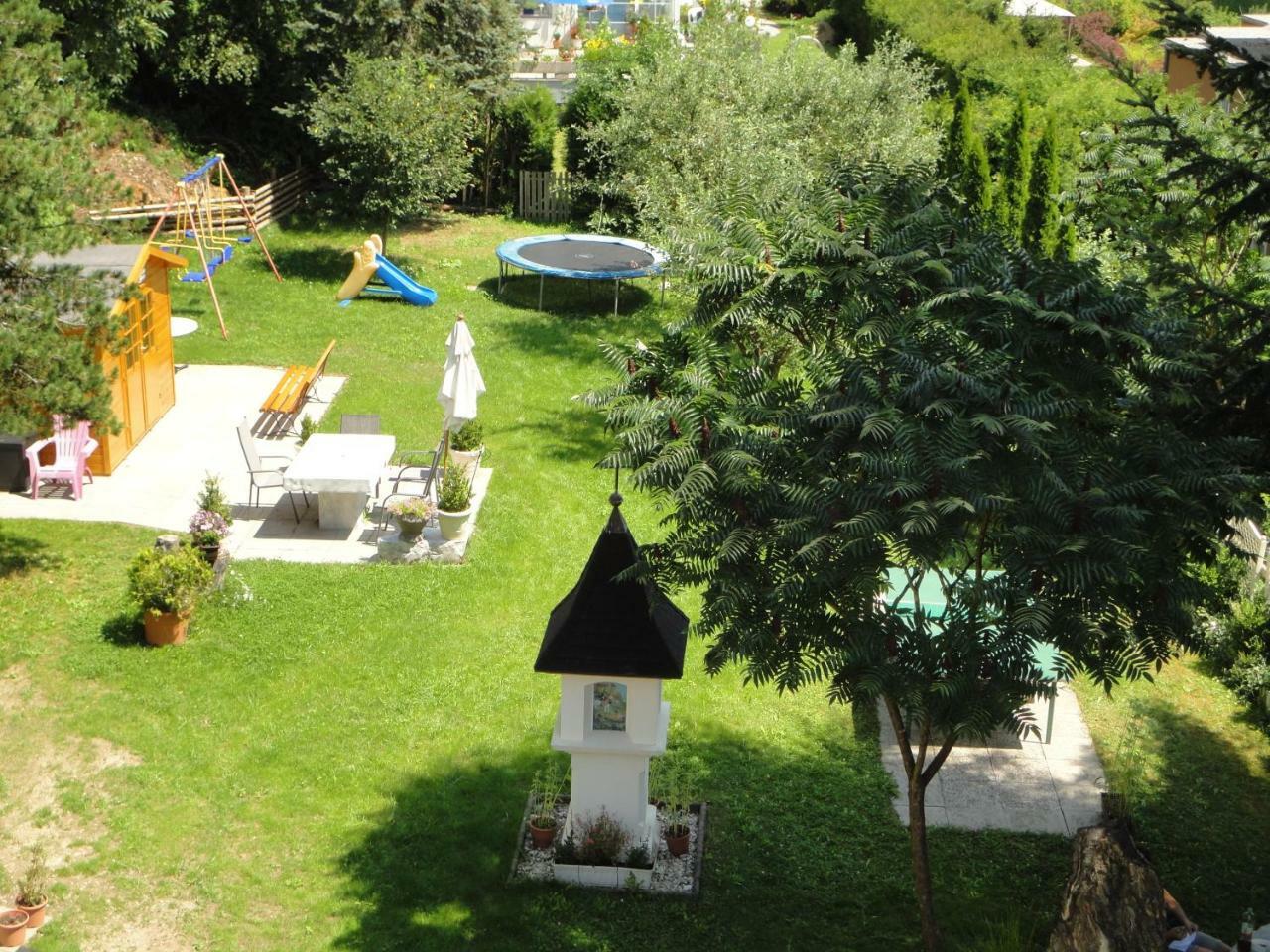 Ferienhaus Burgblick Treffen Kültér fotó